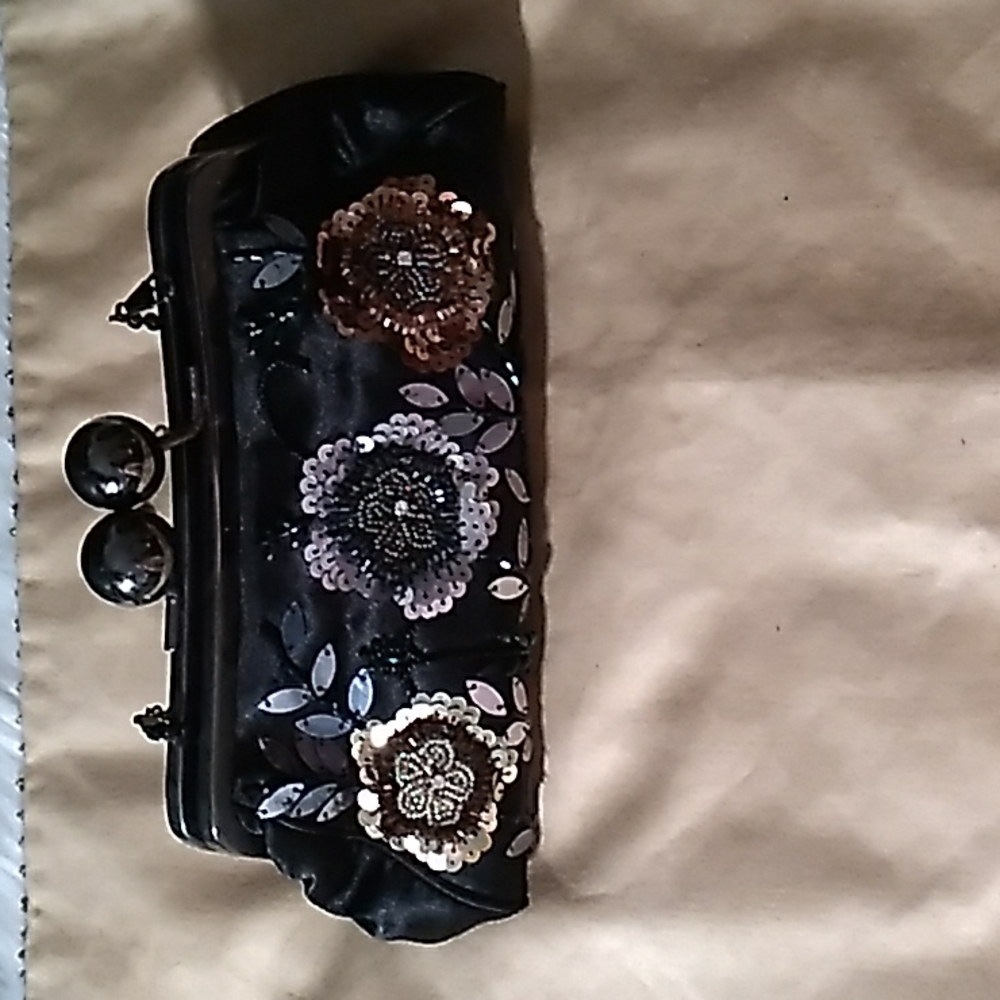 HANDBAG/CLUTCH SOPHISTICATED BLACK SILVER GREY WITH BEADING FLOWER DESIGN